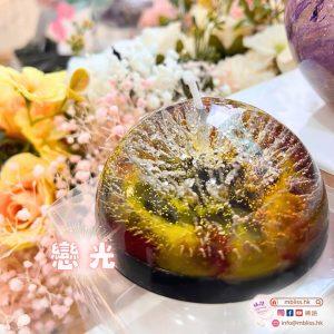 戀一香薰蠟燭系列帶出溫暖心靈的概念，精緻的造型配搭不同的香薰精油，無論用作居家擺設或享受點燃後的香氣圍繞，絕對能迎合大家的喜好，得到放鬆寫意的悠閒時光。在忙碌的生活中，點燃這溫暖浪漫的燭光陪伴左右，就能讓你視覺、嗅覺得到多重享受，又可美化家居，提升生活品味！試試戀一系列，為你帶來平靜放鬆的時刻💖